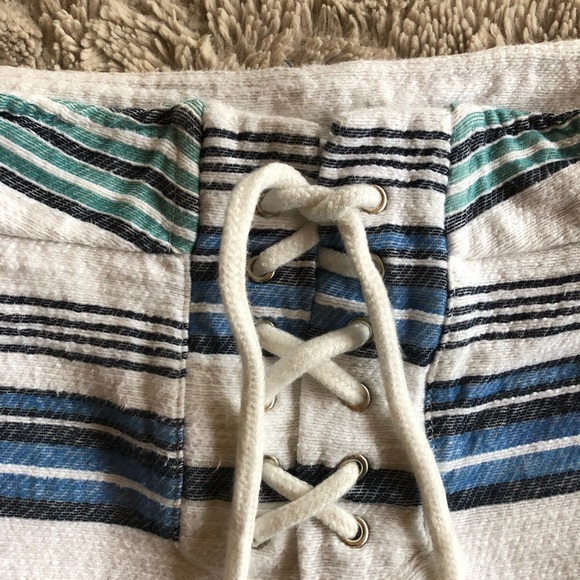 MONROW White and Blue Cotton Lace Up striped shorts - Picture 4 of 6